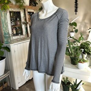 Lululemon Presence Of Mind Long Sleeve size 8